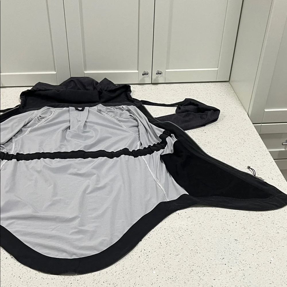 RARE LULULEMON Vitality NYC Black Heathered Hi Lo Hooded Lined Zip-Up Jacket | 4 - Picture 10 of 14